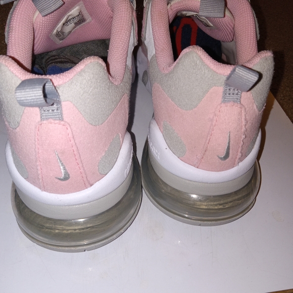 $20 kids size 7y nike airmax 270 react - Picture 3 of 6